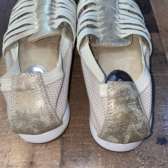 E Collection Eslehni Gold Beige Shimmer Slip On Comfort Sneakers Size 8 1/2 - Picture 8 of 11